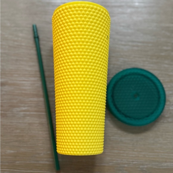 Starbucks Hawaii exclusive yellow studded pineapple design venti sized tumbler - Picture 3 of 4